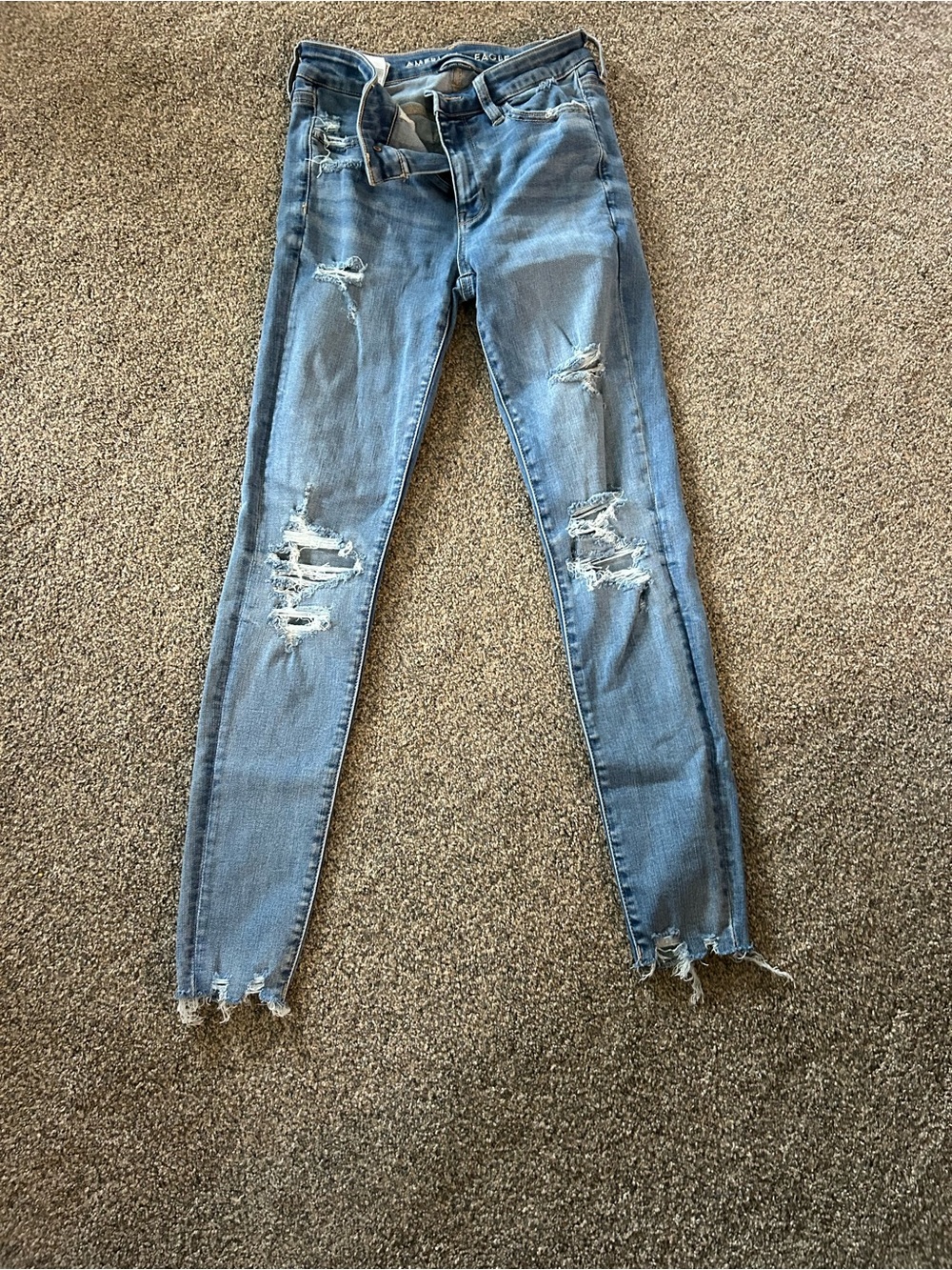 American Eagle Outfitters Light Blue Distressed Women’s Skinny Jeans